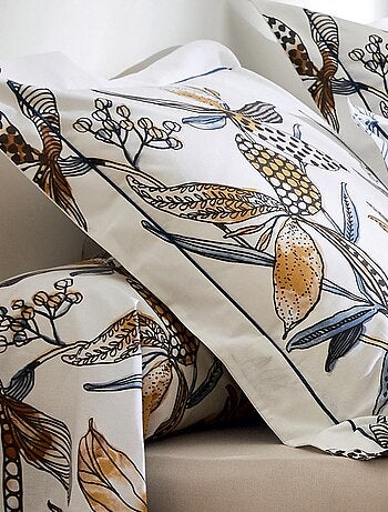 Juego de cama con flores exuberantes