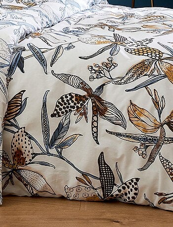 Juego de cama con flores exuberantes