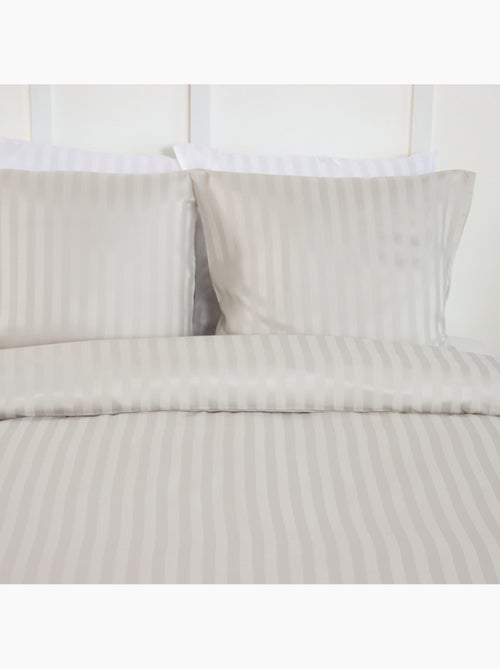 Juego de cama de satén de 3 piezas con funda de rayas finas + fundas de almohada - Kiabi Juego de cama de satén de 3 piezas con funda de rayas finas + fundas de almohada - Kiabi