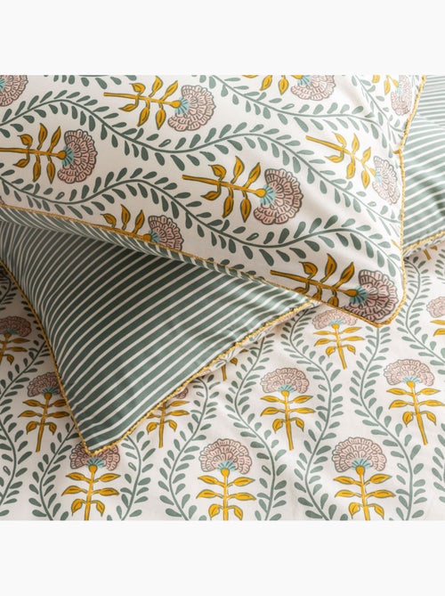 Juego de cama doble a rayas con encanto floral - Kiabi Juego de cama doble a rayas con encanto floral - Kiabi