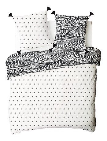 Juego de cama para dos personas de estilo étnico con pompones