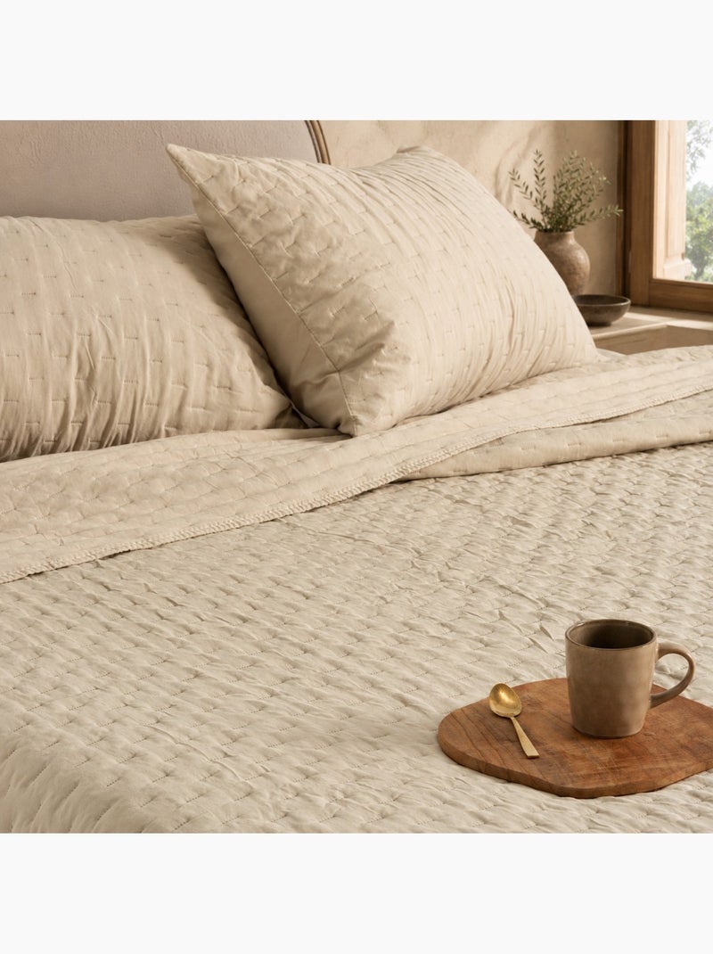 Juego de colcha lisa tejido acolchado, con funda de cojín. Beige - Kiabi