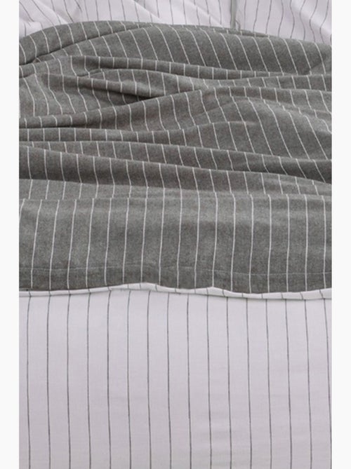 Juego de funda de edredón +funda de almohada 100% algodón - Kiabi Juego de funda de edredón +funda de almohada 100% algodón - Kiabi