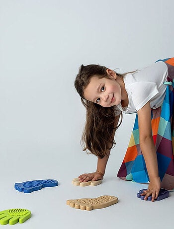 Juego de recorrido sensorial montessori – manos y pies | SEVIRA KIDS