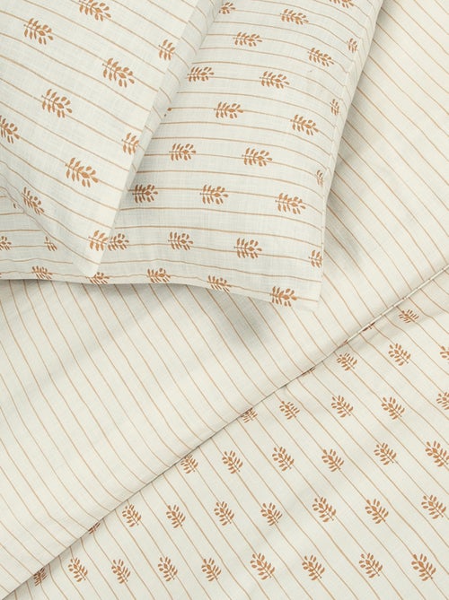 Juego de ropa de cama doble con rayas florales y efecto lino. - Kiabi Juego de ropa de cama doble con rayas florales y efecto lino. - Kiabi