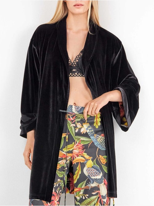 Kimono reversible en tejido de satén y terciopelo - Kiabi Kimono reversible en tejido de satén y terciopelo - Kiabi