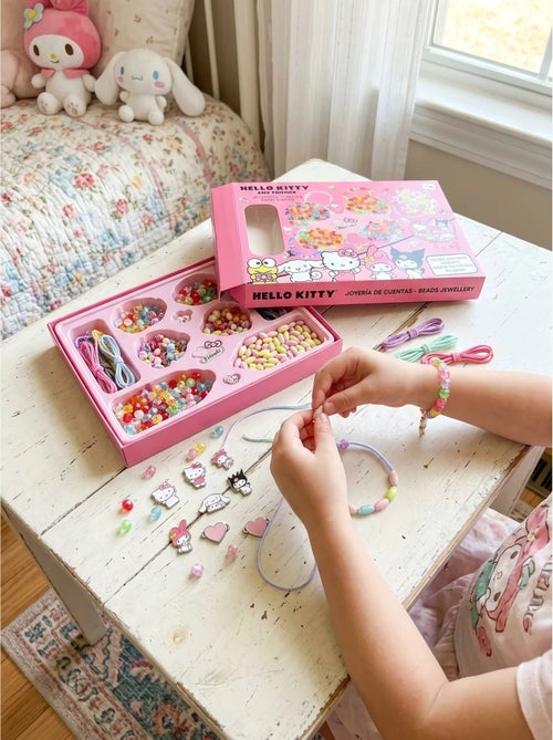Kit de joyas y cuentas Hello Kitty and Friends – Más de 1000 piezas - Kiabi Kit de joyas y cuentas Hello Kitty and Friends – Más de 1000 piezas - Kiabi