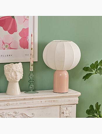 Lámpara de mesa de acero con diseño moderno