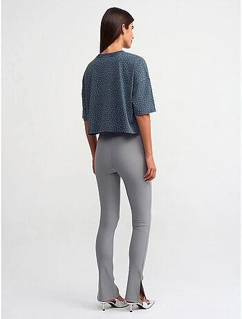 Leggings de tiro alto acampanados con abertura