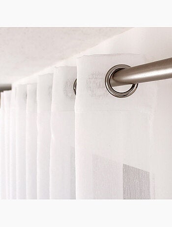 Liso con ojales grandes