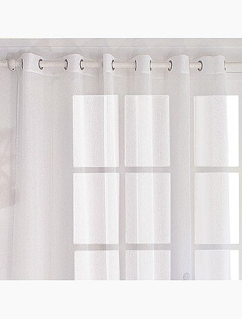 Liso con ojales grandes