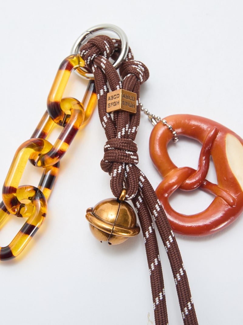 Llavero con dijes Marron - Kiabi