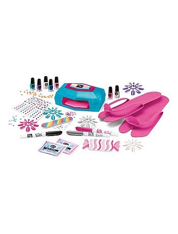 Manicura y pedicura de lujo estilo salón