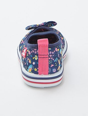 Manoletinas de tela con flores