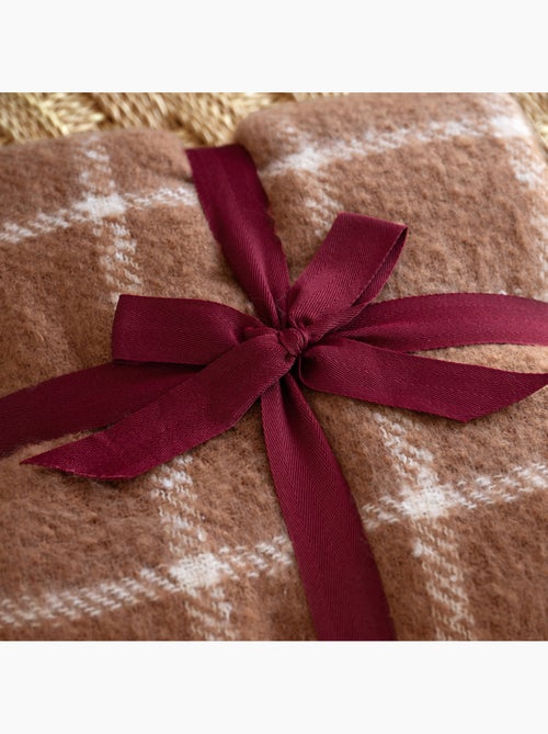 Manta a cuadros con aspecto de mohair y flecos - Kiabi Manta a cuadros con aspecto de mohair y flecos - Kiabi
