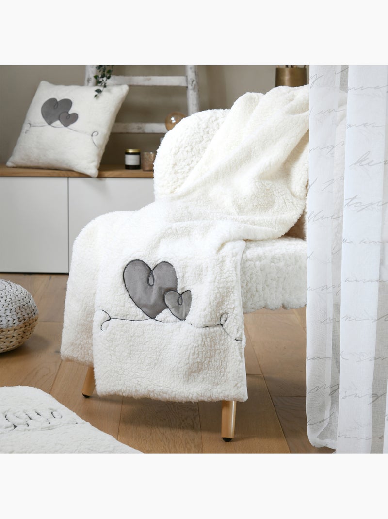 Manta efecto borreguito con diseño de corazones Taupe - Kiabi