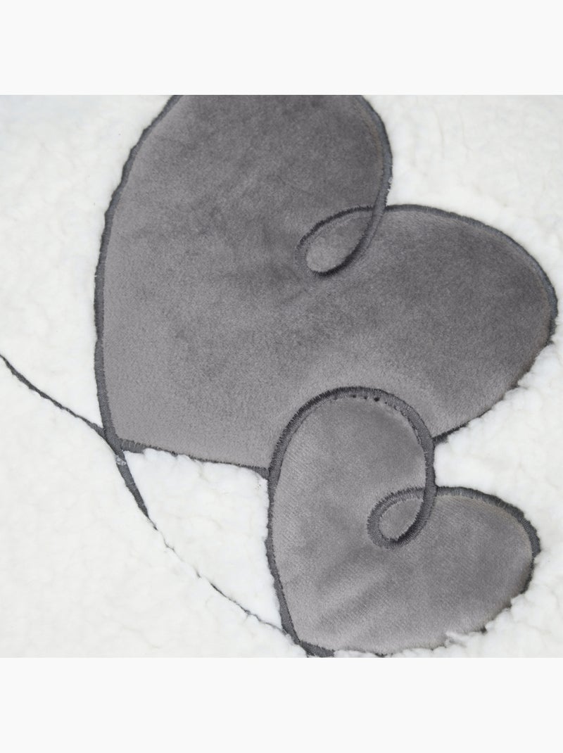 Manta efecto borreguito con diseño de corazones Taupe - Kiabi