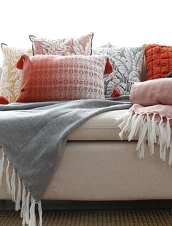 Manta jacquard con largos flecos