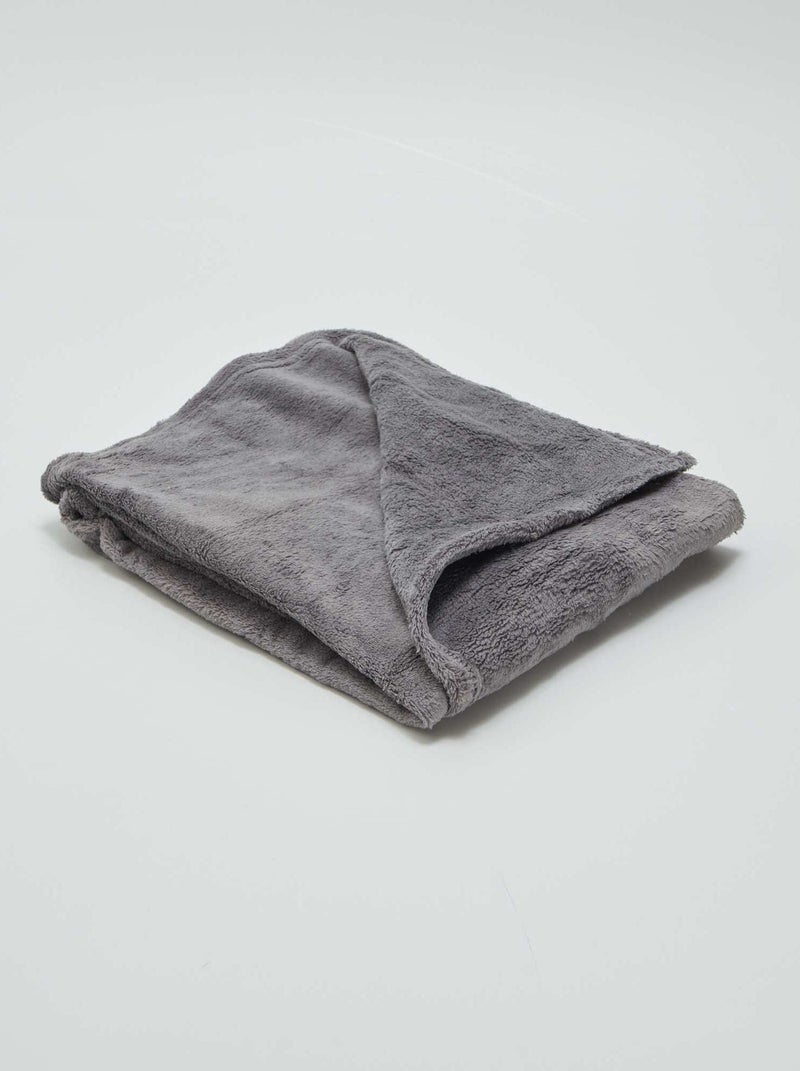 Manta lisa en tejido polar GRIS - Kiabi