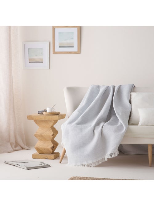 Manta Plaid, tejido texturizado de hilo tintado con relieve en nido de abeja, con flecos - Gamusi - Kiabi Manta Plaid, tejido texturizado de hilo tintado con relieve en nido de abeja, con flecos - Gamusi - Kiabi