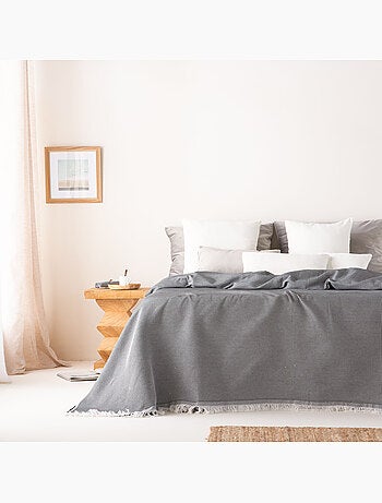 Manta Plaid, tejido texturizado de hilo tintado con relieve en nido de abeja, con flecos - Gamusi