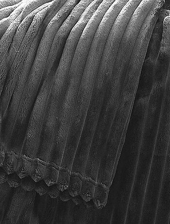 Manta polar con efecto acanalado en 3D