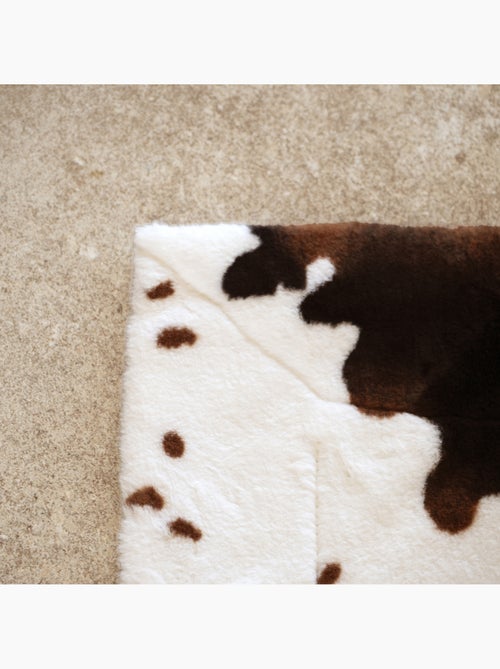 Manta suave con estampado de piel de vaca y reverso de terciopelo - Kiabi Manta suave con estampado de piel de vaca y reverso de terciopelo - Kiabi