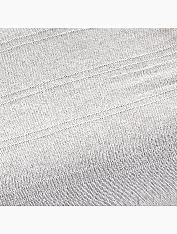 Manta tipo Plaid, tejido texturizado de hilo tintado, con borde rematado - Gamusi
