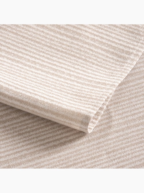 Mantel antimanchas con tejido texturizado a rayas finas - Gamusi. - Kiabi Mantel antimanchas con tejido texturizado a rayas finas - Gamusi. - Kiabi