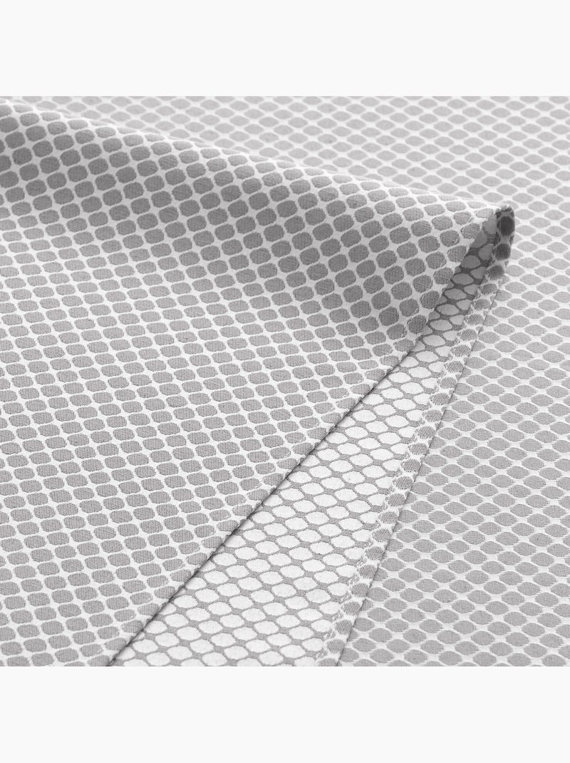 Mantel antimanchas con tejido texturizado, diseño cuadros en rejilla -  Gamusi. Gris claro - Kiabi