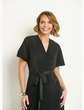 Maxivestido plisado con cinturón y escote en V - AFIBEL