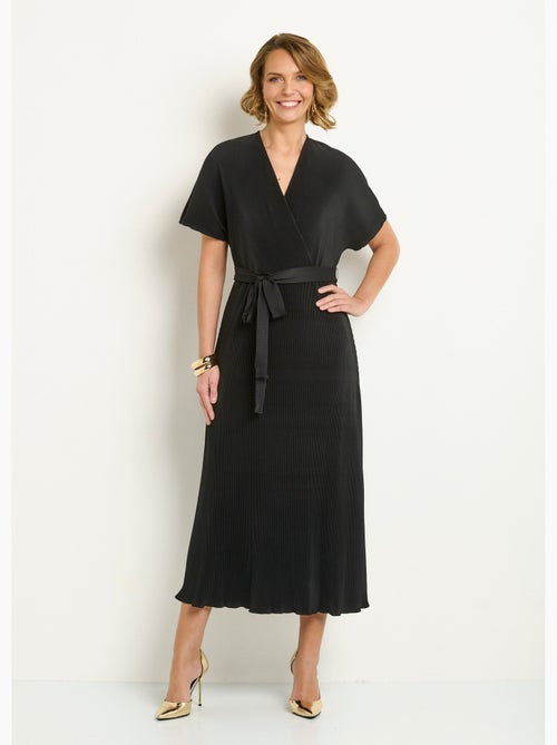 Maxivestido plisado con cinturón y escote en V - AFIBEL - Kiabi
