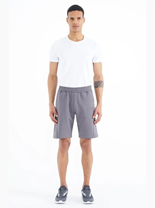 Men's pantalón corto de chándal de mezcla de algodón tommy - Kiabi Men's pantalón corto de chándal de mezcla de algodón tommy - Kiabi