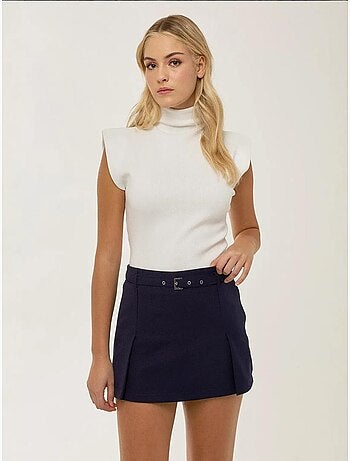 Minifalda pantalón con cinturón