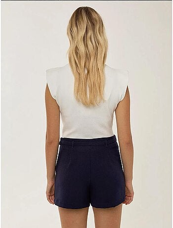 Minifalda pantalón con cinturón