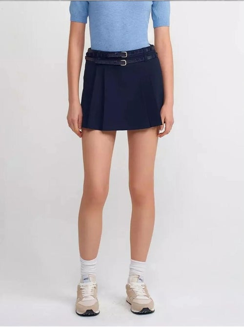 Minifalda plisada de tiro medio con cinturón hiccup - Kiabi Minifalda plisada de tiro medio con cinturón hiccup - Kiabi