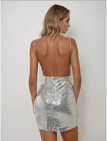 Minivestido ajustado con lentejuelas y cuello cuadrado