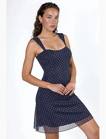 Minivestido con cuello en forma de corazón y estampado de lunares. Hiccup