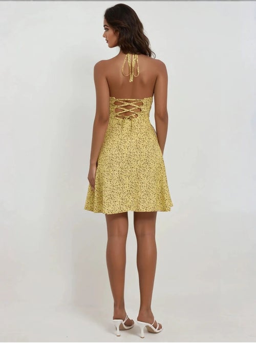 Minivestido con estampado de flores. Hiccup - Kiabi Minivestido con estampado de flores. Hiccup - Kiabi