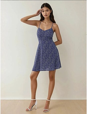 Minivestido con estampado de flores. Hiccup