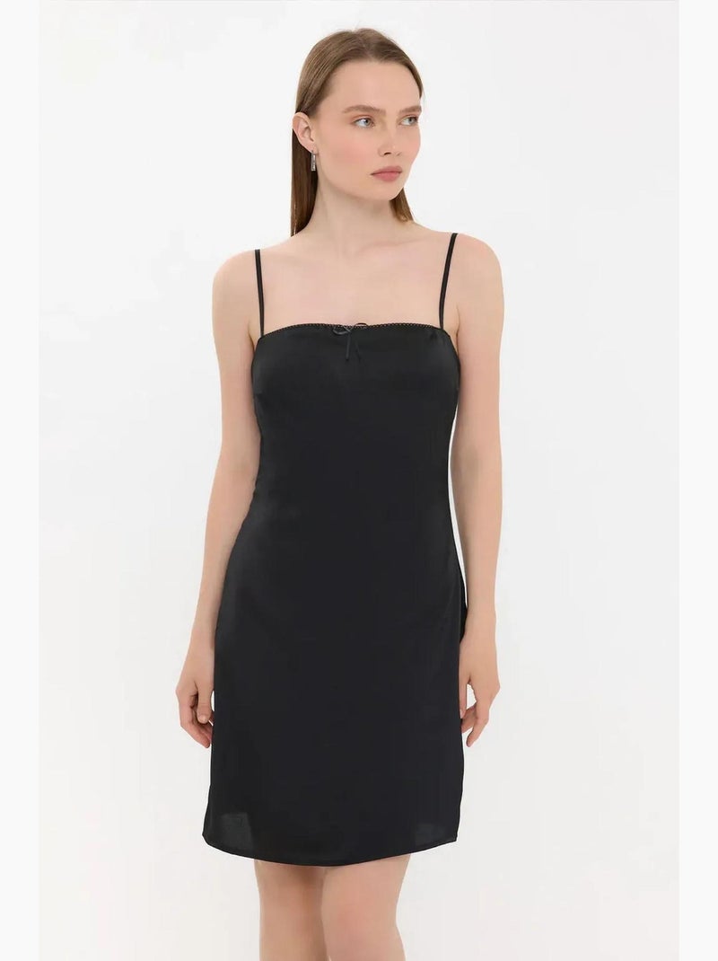 Minivestido con tirantes finos y lazo en la parte delantera hiccup Negro - Kiabi