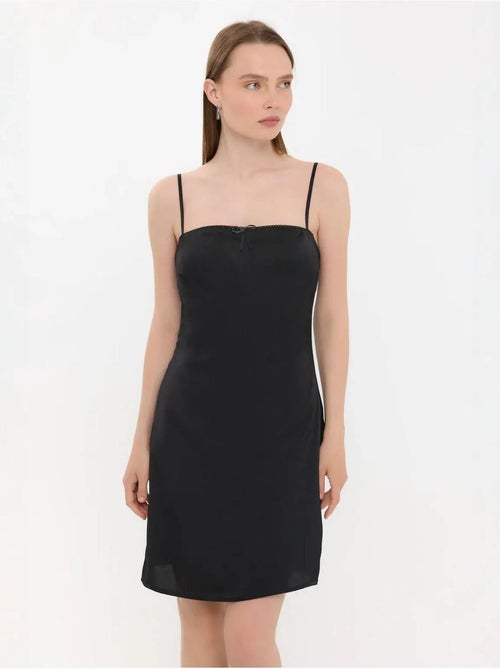 Minivestido con tirantes finos y lazo en la parte delantera - Kiabi