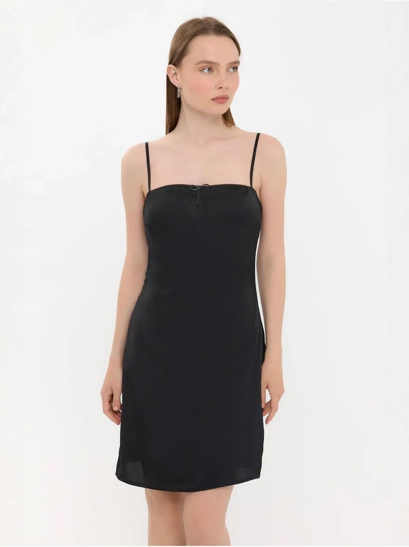 Minivestido con tirantes finos y lazo en la parte delantera Negro - Kiabi