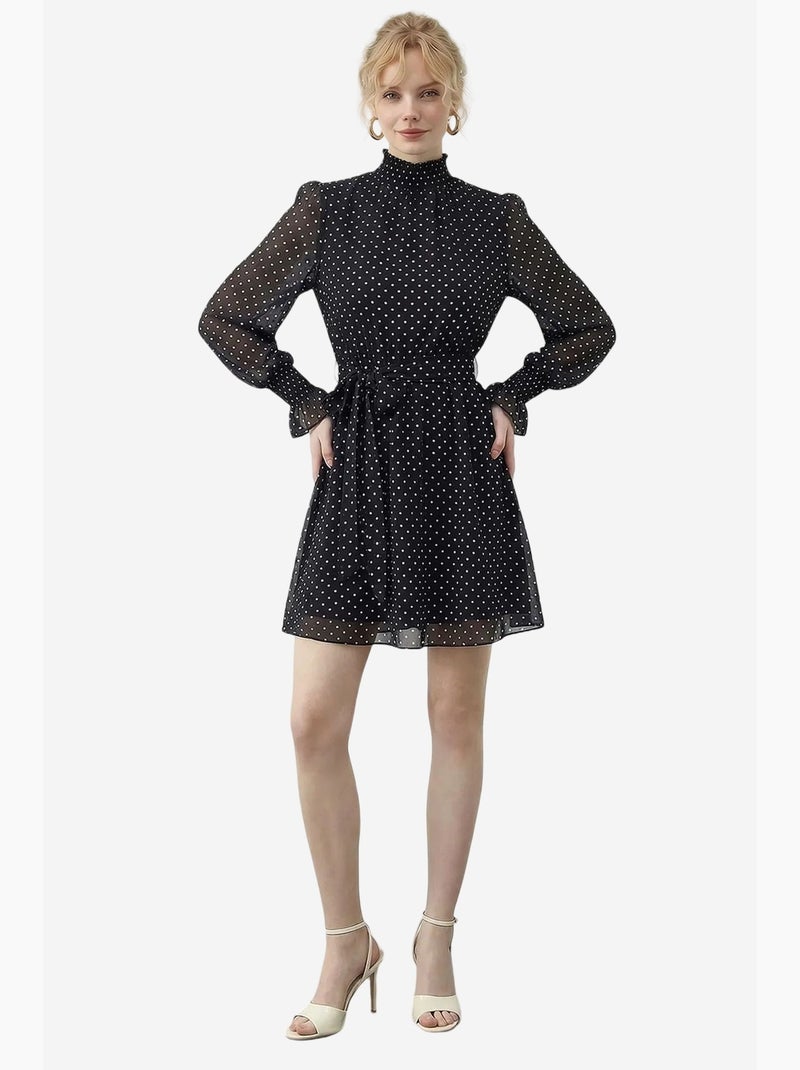 Minivestido de cuello alto con estampado de lunares de con cinturón. Lucci Negro - Kiabi