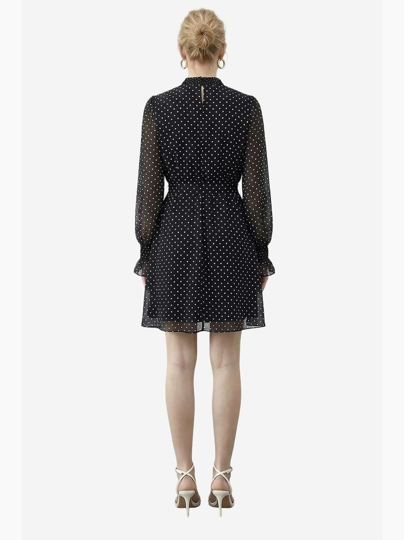 Minivestido de cuello alto con estampado de lunares de con cinturón. Lucci Negro - Kiabi
