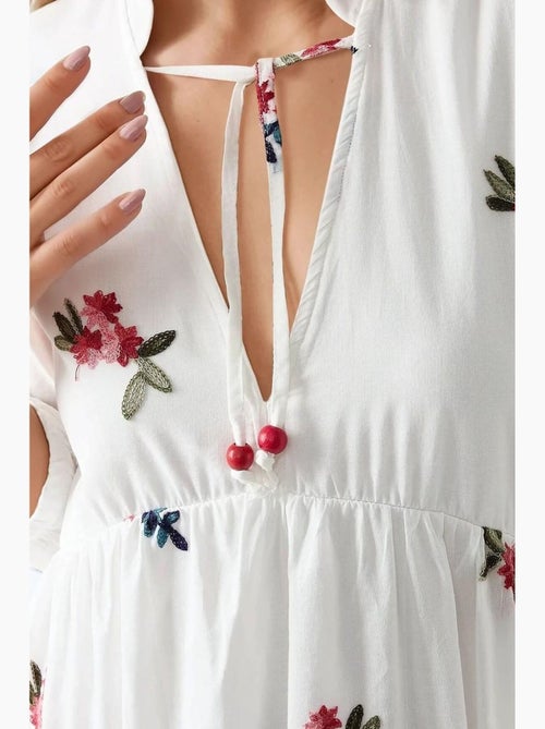 Minivestido estampado con cuello en v hiccup - Kiabi Minivestido estampado con cuello en v hiccup - Kiabi