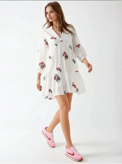 Minivestido estampado con cuello en v hiccup - Kiabi Minivestido estampado con cuello en v hiccup - Kiabi