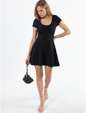 Minivestido skater con escote en u busem