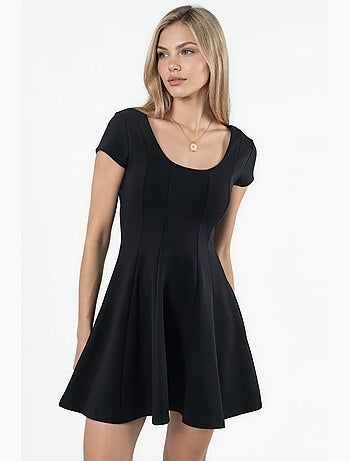 Minivestido skater con escote en u busem