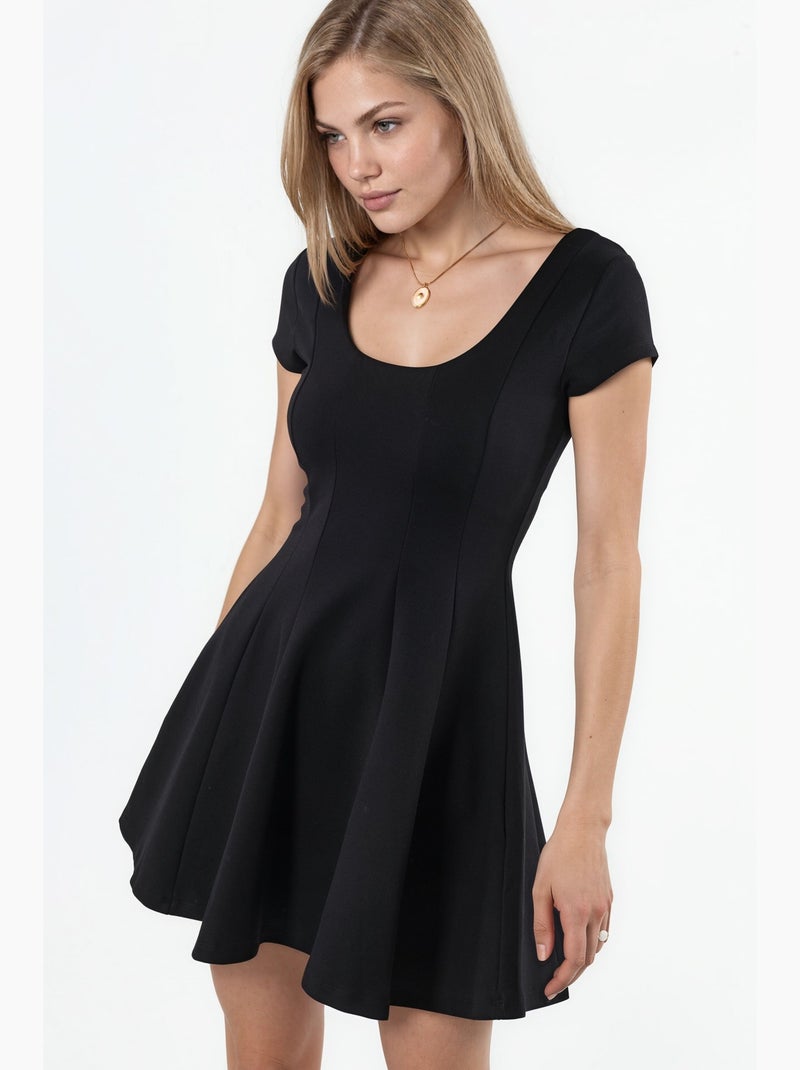 Minivestido skater con escote en u busem Negro - Kiabi